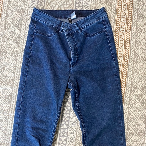 H&M High waisted jeans - Picture 1 of 7